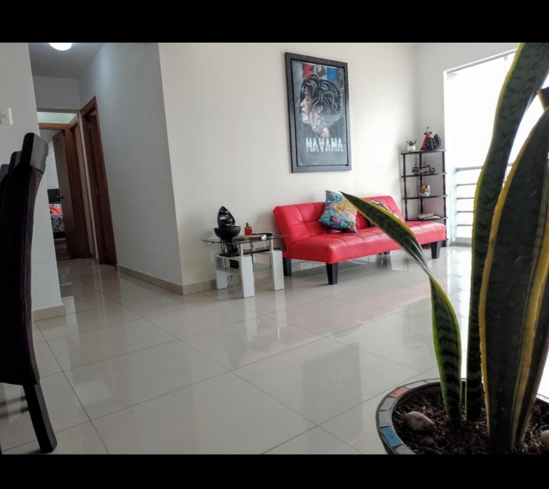 En El Centro Con Cochera Trujillo Eksteriør bilde